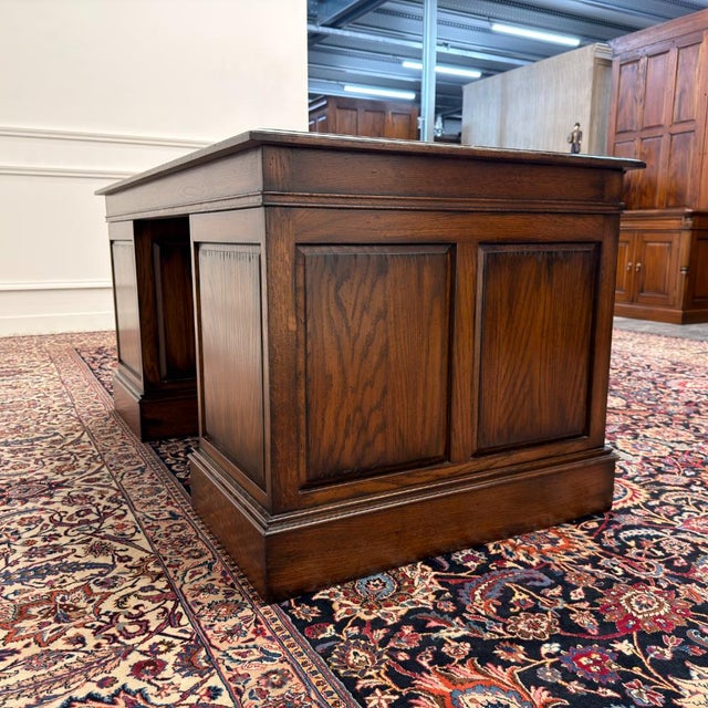 Brown Classic English Chesterfield Desk in Brown Leather from RAC For Sale - Image 8 of 18