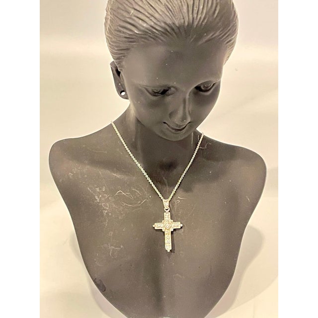 This spectacular Pendant Necklace consisting of White diamonds , all in round shape . Total Carat weight of the diamond is...