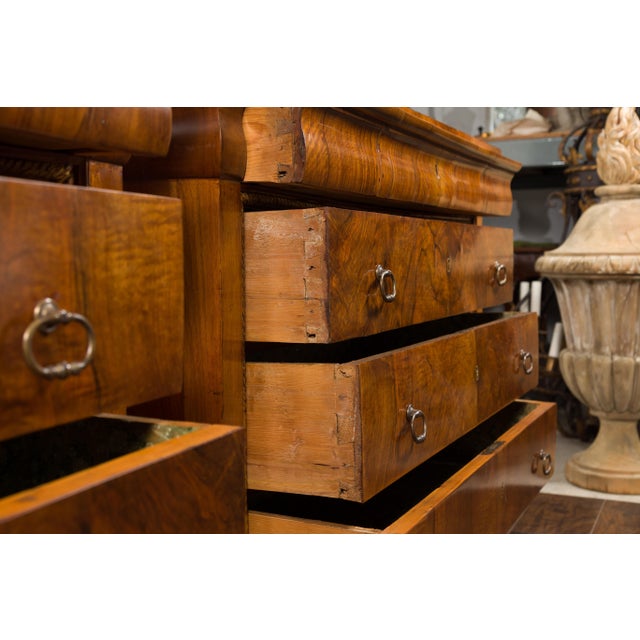 Pair of Italian 18th Century Walnut Four-Drawer Commodes with Bookmatched Veneer For Sale - Image 4 of 12
