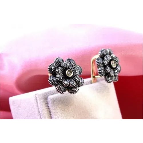 Circular Earrings in Gold and Silver with Flower-Shaped Diamond Chips, Set of 2 For Sale - Image 6 of 8