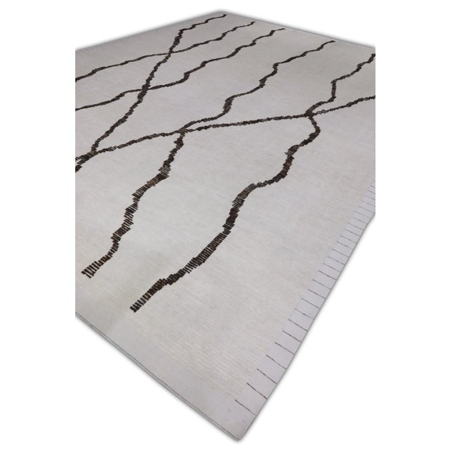 Early 21st Century Beige & Brown 21st Century Modern Moroccan Style Wool Rug 11'10" X 16'4" For Sale - Image 5 of 7