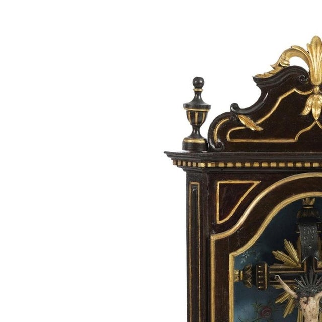 Sacred Art - Oratory of D. Maria - 19th Century. Portuguese, 19th century; carved and gilded wood with a glass front door....