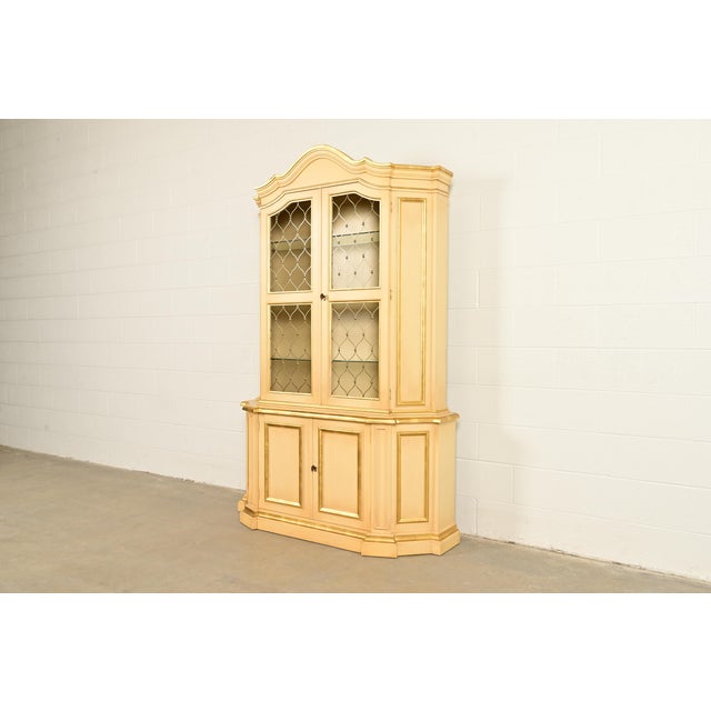 French Karges Style French Regency Louis XVI Cream Lacquered and Gold Gilt Breakfront Bookcase Cabinet, Circa 1960s For Sale - Image 3 of 14