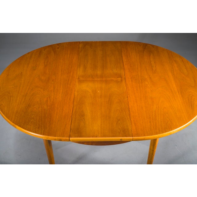 Round Teak Veneered Extendable Dining Table from G-Plan, 1960s For Sale - Image 11 of 12