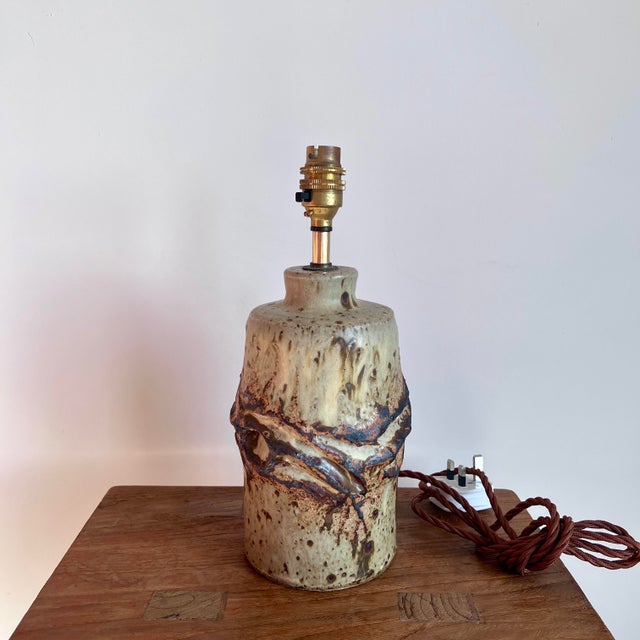 Brutalist Studio Pottery Table Lamp by Colin Kellam, 1960s For Sale - Image 4 of 6