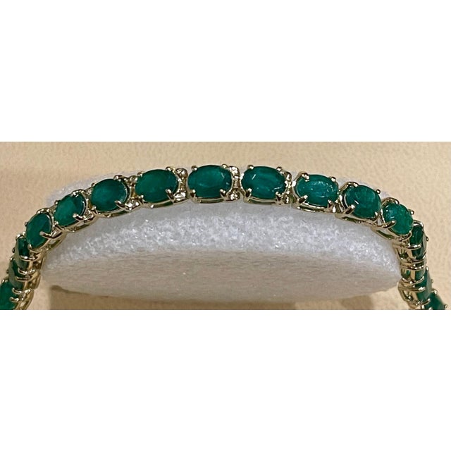 16 Carat Natural Emerald Cocktail Tennis Bracelet 14 Karat Yellow Gold For Sale - Image 12 of 18