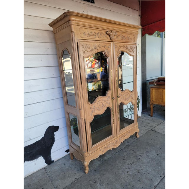 1970s Vintage French Style Wood China Cabinet. For Sale - Image 4 of 18