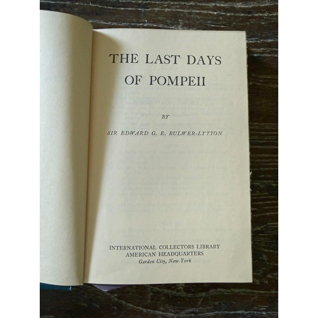 1940s The Last Days of Pompeii 1946 International Collectors Library Leather Bound Classic Novel by Edward Bulwer-Lytton Vintage Book For Sale - Image 5 of 9