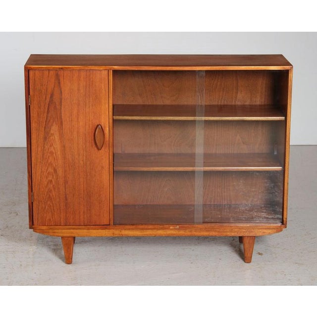 Mid-Century Modern Glass Fronted Teak Bookcase, 1960s For Sale - Image 9 of 9