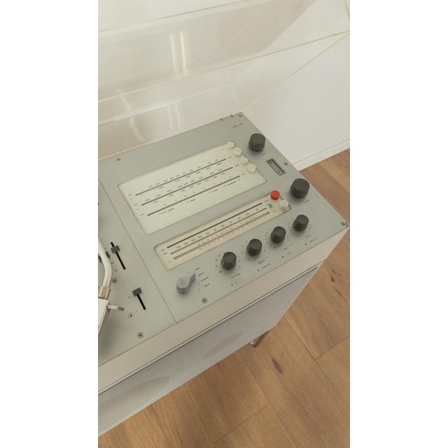 Dieter Rams Audio 300, L 60 and L530 Compact Stereo System by Dieter Rams for Braun, 1970s For Sale - Image 4 of 12