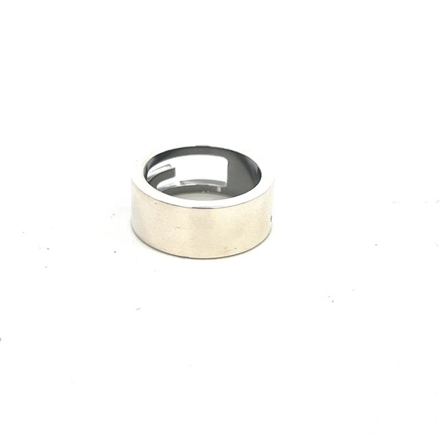 Contemporary Gucci Estate Ring Size 5.5 Sterling Silver 8 mm, Size 5.5 For Sale - Image 3 of 6