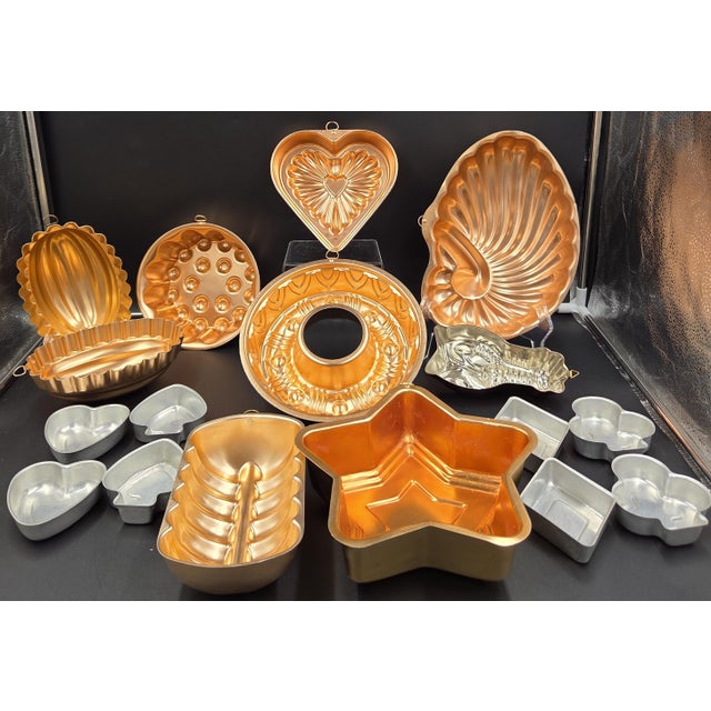 Vintage Large Copper and Miniature Aluminum Mold/Wall Deco Collection Set of 17 For Sale - Image 17 of 18
