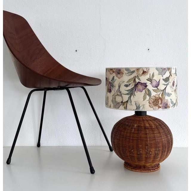 Italian Mid-century Boho Style Wicker Table lamp with new Lampshade, 1970s Beautiful table lamp, hand woven on a metal...