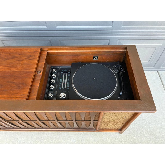 Vintage Mid Century Stereo Console/Record Player Console/Cabinet by Rca Victrola For Sale In San Diego - Image 6 of 9