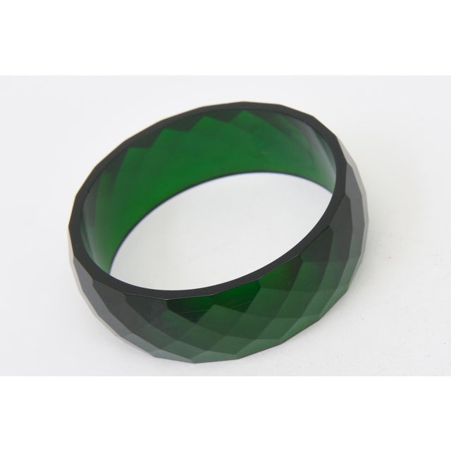 Vintage 1930's Green Diamond Faceted Bakelite Bangle Bracelet For Sale - Image 4 of 11