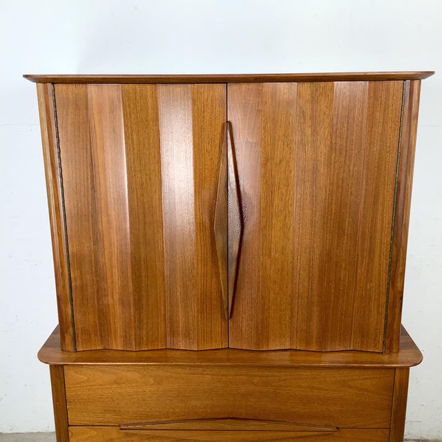 Mid 20th Century Vintage Mid-Century Modern Walnut Highboy Dresser With Sculpted Pulls For Sale - Image 5 of 12