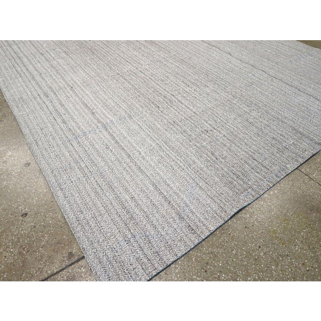 Galerie Shabab Collection Mid-20th Century Turkish Flatweave Kilim Carpet For Sale In New York - Image 6 of 8