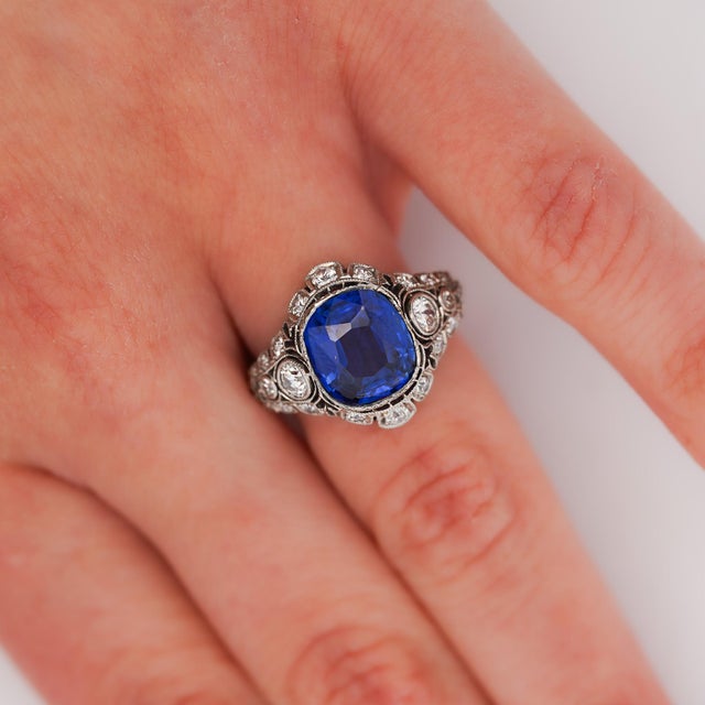 1930s 4.02 Carat No Heat Ceylon Sapphire in Platinum Art Deco Ring, Size 6 For Sale - Image 9 of 15