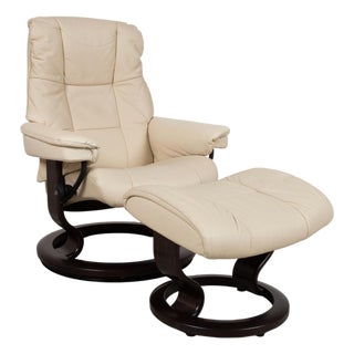 Set of Mayfair Leather Chair with Ottoman from Stressless For Sale