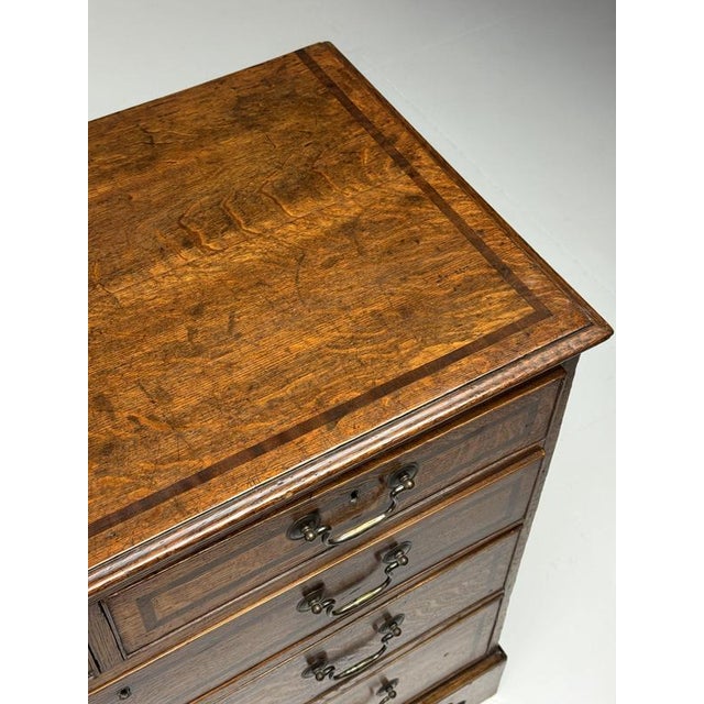 English Chest of Drawers in Oak For Sale - Image 13 of 18