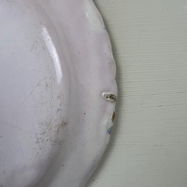 Antique French Faïence De l'Est Plate – Rose Creuse Floral Decoration – Scalloped Godronné Rim For Sale - Image 10 of 11