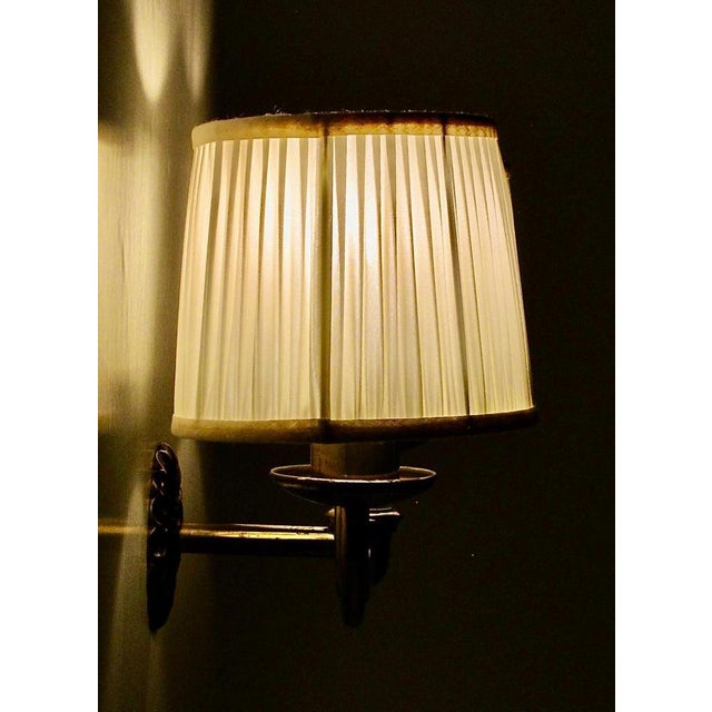 Metal Modernistic Brass Wall Light attributed to Hugo Gorge, Austria, 1930s For Sale - Image 7 of 11