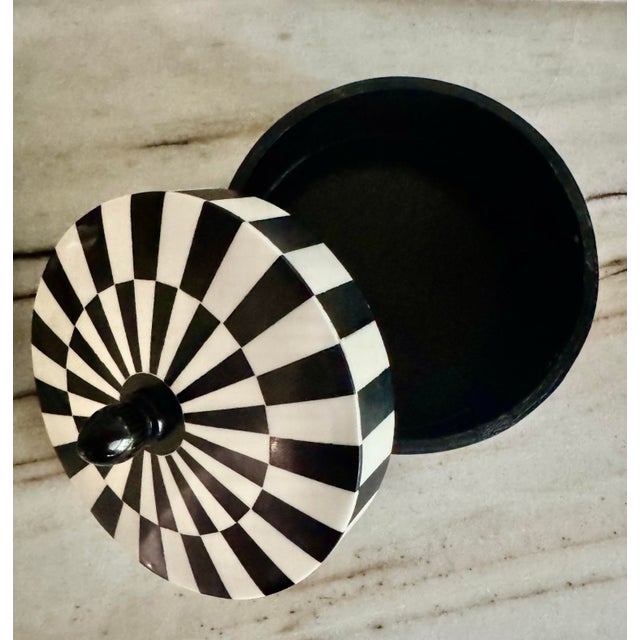 Unique, exquisite striped design handmade inlaid black and white round box.