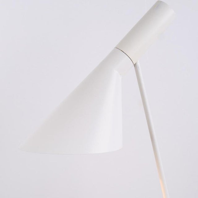 White AJ Table Lamp by Louis Poulsen for Arne Jacobsen, 1957 For Sale - Image 6 of 11