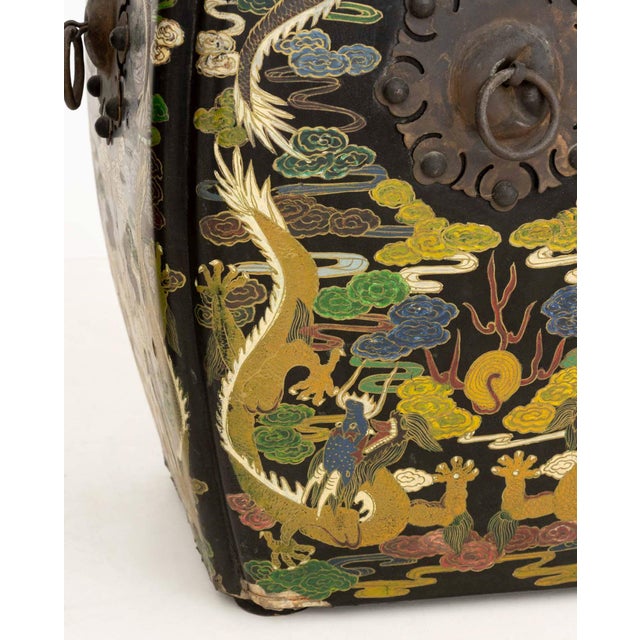 Set of Three Chinese Export Five-Clawed Dragon and Phoenix Motif Black Lacquered Stools For Sale - Image 4 of 7