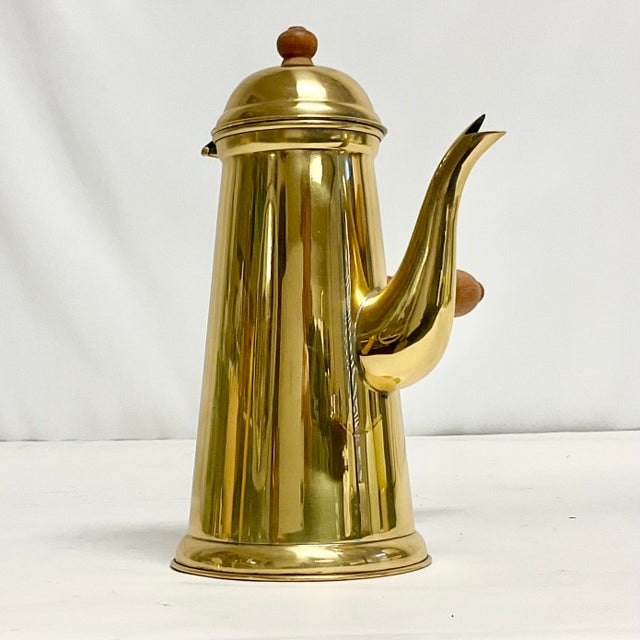 Vintage English Hollywood Regency Brass Over Stainless Chocolate-Coffee Pot With Wood Handle For Sale - Image 4 of 9