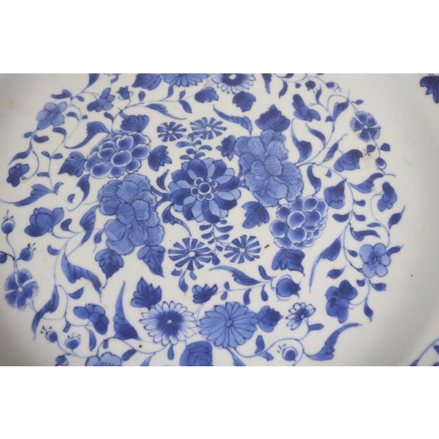A mid 19th century Chinese porcelain charger in a beautiful blue floral pattern. This piece is in very good overall...
