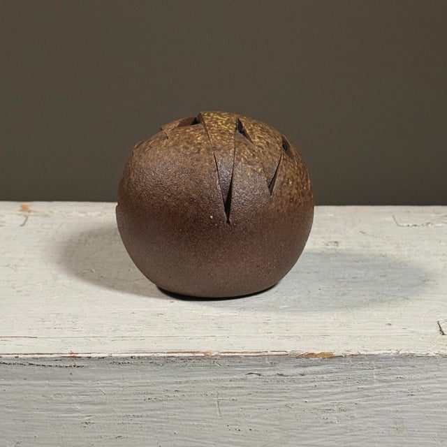 Kimi Nii – Vintage Pair of Postmodernist/Brutalist Stoneware Wood-Fired Sculptures, Signed For Sale In Philadelphia - Image 6 of 12