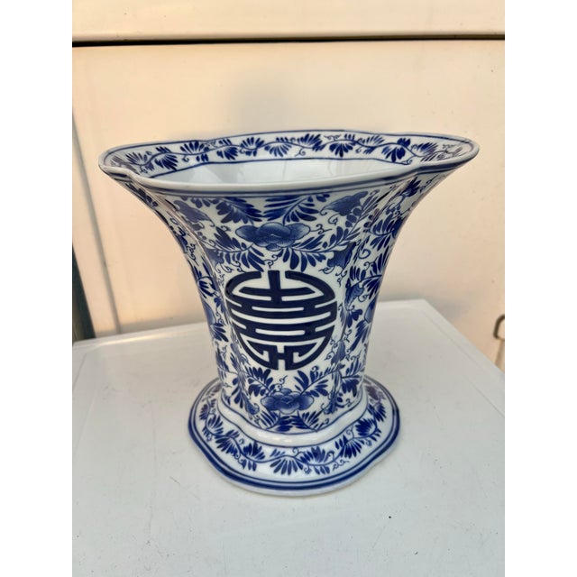 Modern Vintage Blue and White Asian Style Vase For Sale - Image 3 of 7