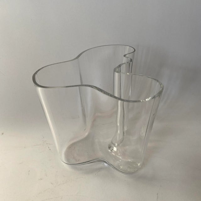 Alvar Aalto Original Modern Clear Glass Savoy Vase by Alvar Aalto For Sale - Image 4 of 7
