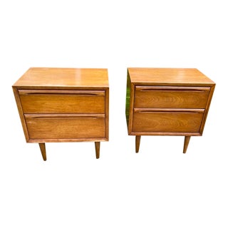 Vintage Mid Century Modern Walnut Nightstands a Pair For Sale