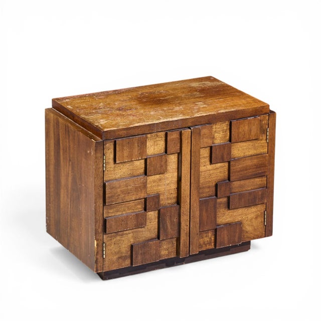Lane Staccato Mid Century Brutalist Walnut Nightstands - Pair For Sale - Image 10 of 11