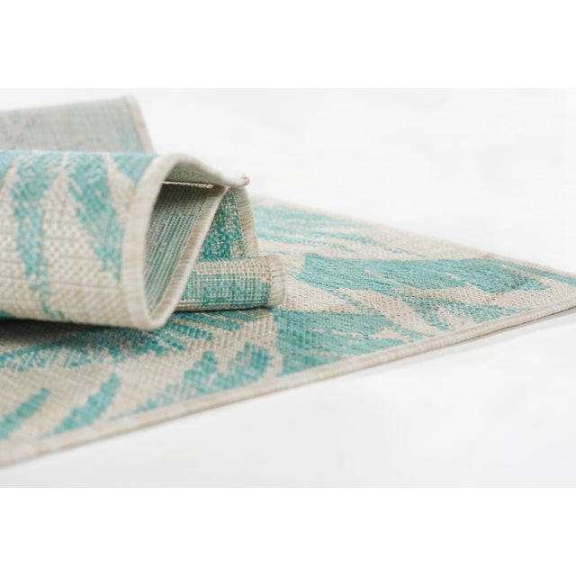 Momeni Contemporary Indoor/Outdoor Riviera Palm Rug in Aqua, 8' x 10' For Sale In Atlanta - Image 6 of 9