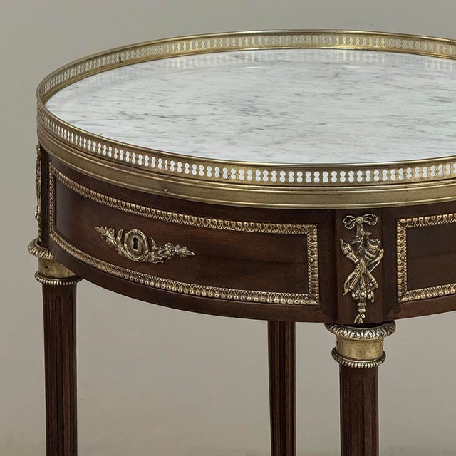 19th Century French Louis XVI Mahogany Marble Top Gueridon ~ Round End Table For Sale In Dallas - Image 6 of 17
