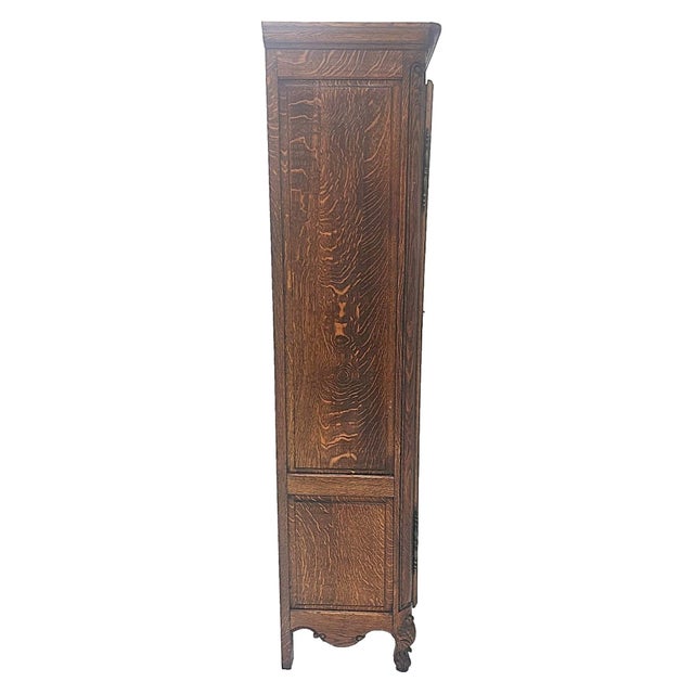 Antique 1900s French Tiger Oak Display Cabinet, Louis XV Style, Carved Glass Door Bookcase For Sale - Image 10 of 17