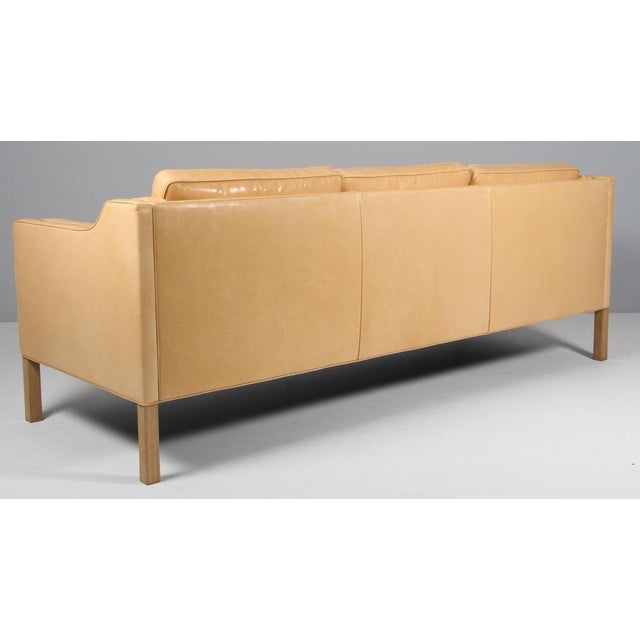 Beige Model 2213 Sofa in Light Aniline Leather attributed to Børge Mogensen for Fredericia, 1960s For Sale - Image 8 of 9