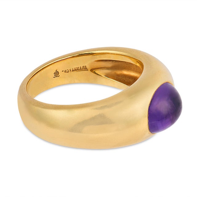 1980s 1980s Tiffany & Co. 1.65 Carat Amethyst 18k Yellow Gold Bezel Ring, Size 5.25 For Sale - Image 5 of 6
