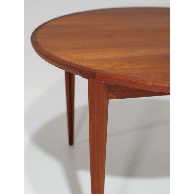 1960s Round Extendable Dining Table in Teak by Henry Rosengren Hansen for Brande Møbelindustri, Denmark, 1960s For Sale - Image 5 of 18