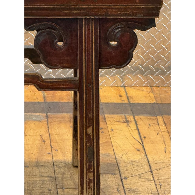 Asian Style 19th Century Chinese Red Lacquer Elm Spring Bench With Ruyi Spandrels For Sale - Image 4 of 9