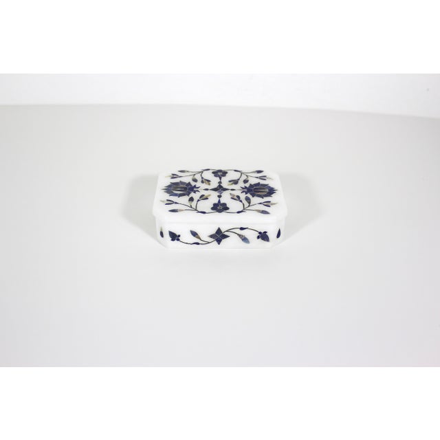 Vintage Marble Box Inlaid With Lapis Lazuli and Mother of Pearl For Sale - Image 4 of 13