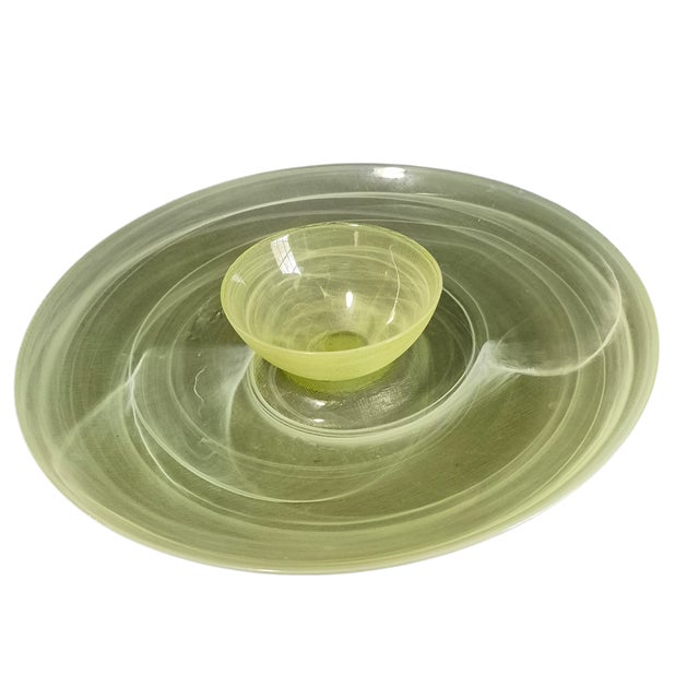 Late 20th Century Round Chartreuse White Opaque Swirl Art Glass Chip & Dip Platter For Sale - Image 6 of 6