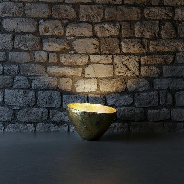 Tulip is a papier-mâché table lamp, entirely handmade in Italy with recycled paper and eco-friendly materials. It can also...