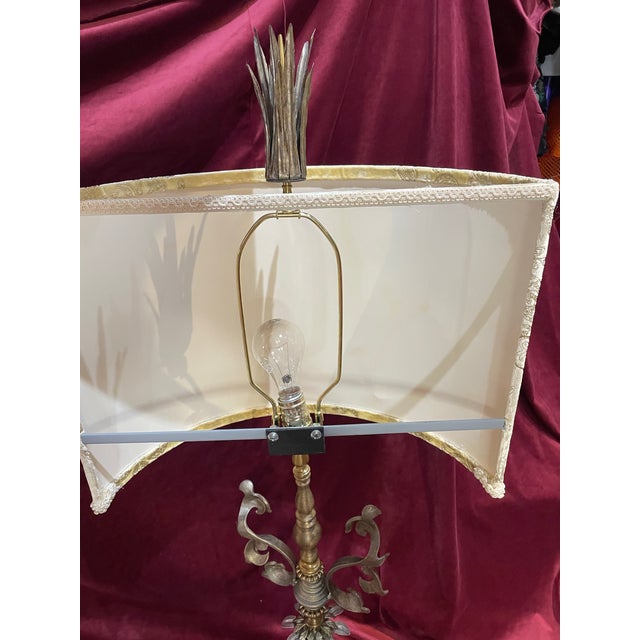 Traditional Pair of 1960s Regency Murano Style Lamps For Sale - Image 3 of 12