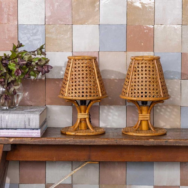 Italian 1960s Pair of Italian Cane and Bamboo Table Lamps For Sale - Image 3 of 11