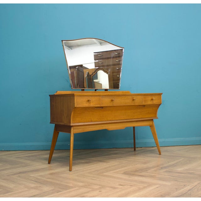 Dressing Table in Walnut by Alfred Cox for Heals, 1950s For Sale - Image 11 of 11