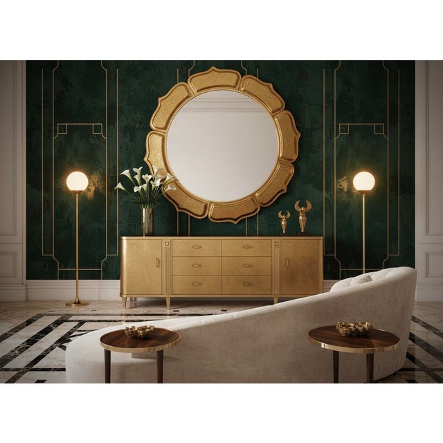 Beautiful gold-colored Murano glass mirror. A mirror that alone will decorate your home environment. Rich but tasteful,...